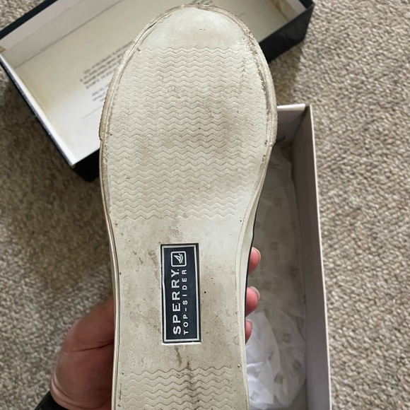 Sperry women’s size 6 striped boat shoe - Picture 2 of 3